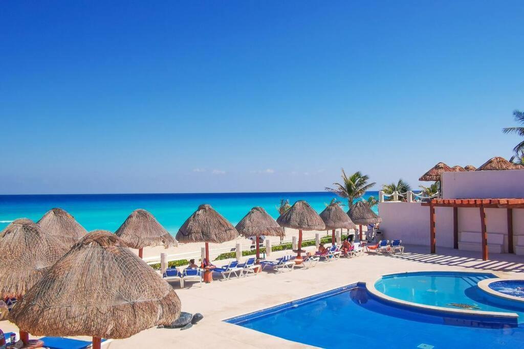 Villa Aurora Beautiful Beachfront Apartment Канкун Екстер'єр фото