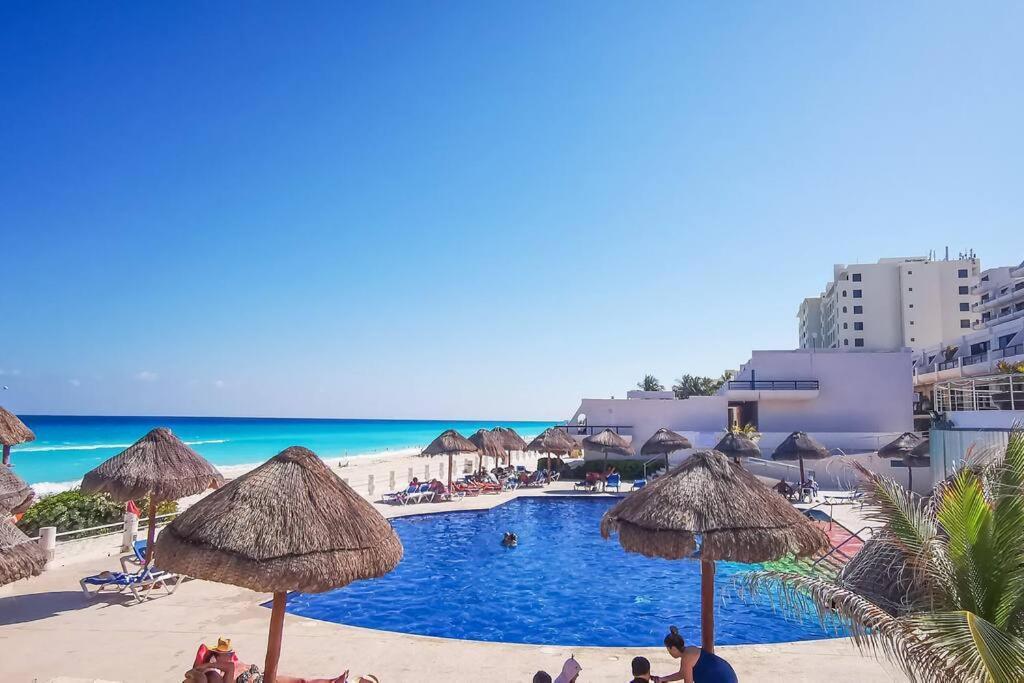 Villa Aurora Beautiful Beachfront Apartment Канкун Екстер'єр фото